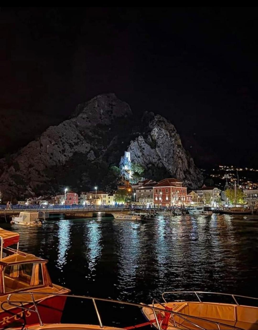 Apartmani Branko Vojnovic أوميس الغرفة الصورة